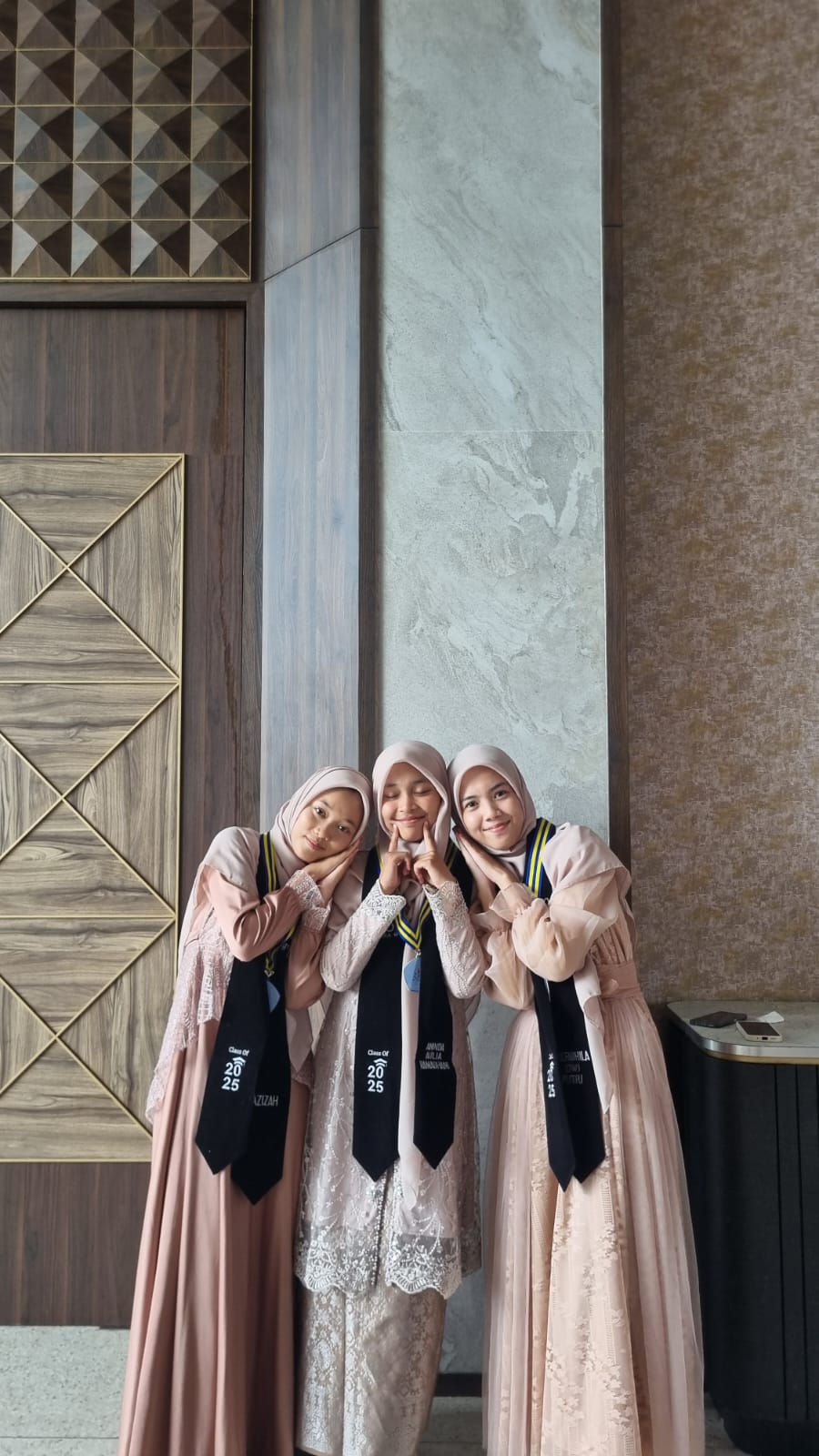 Menggenggam Kenangan di Akhir Masa Putih Abu-Abu